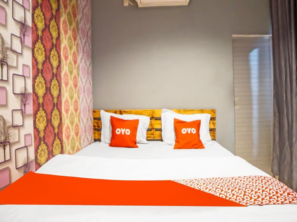 โอโย 990 สเตเดียน เรสซิเดนซ์ ชาเรียะห์ Hotel เมดาน ภายนอก รูปภาพ
