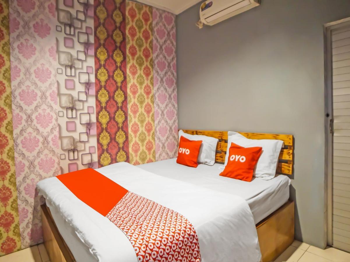 โอโย 990 สเตเดียน เรสซิเดนซ์ ชาเรียะห์ Hotel เมดาน ภายนอก รูปภาพ