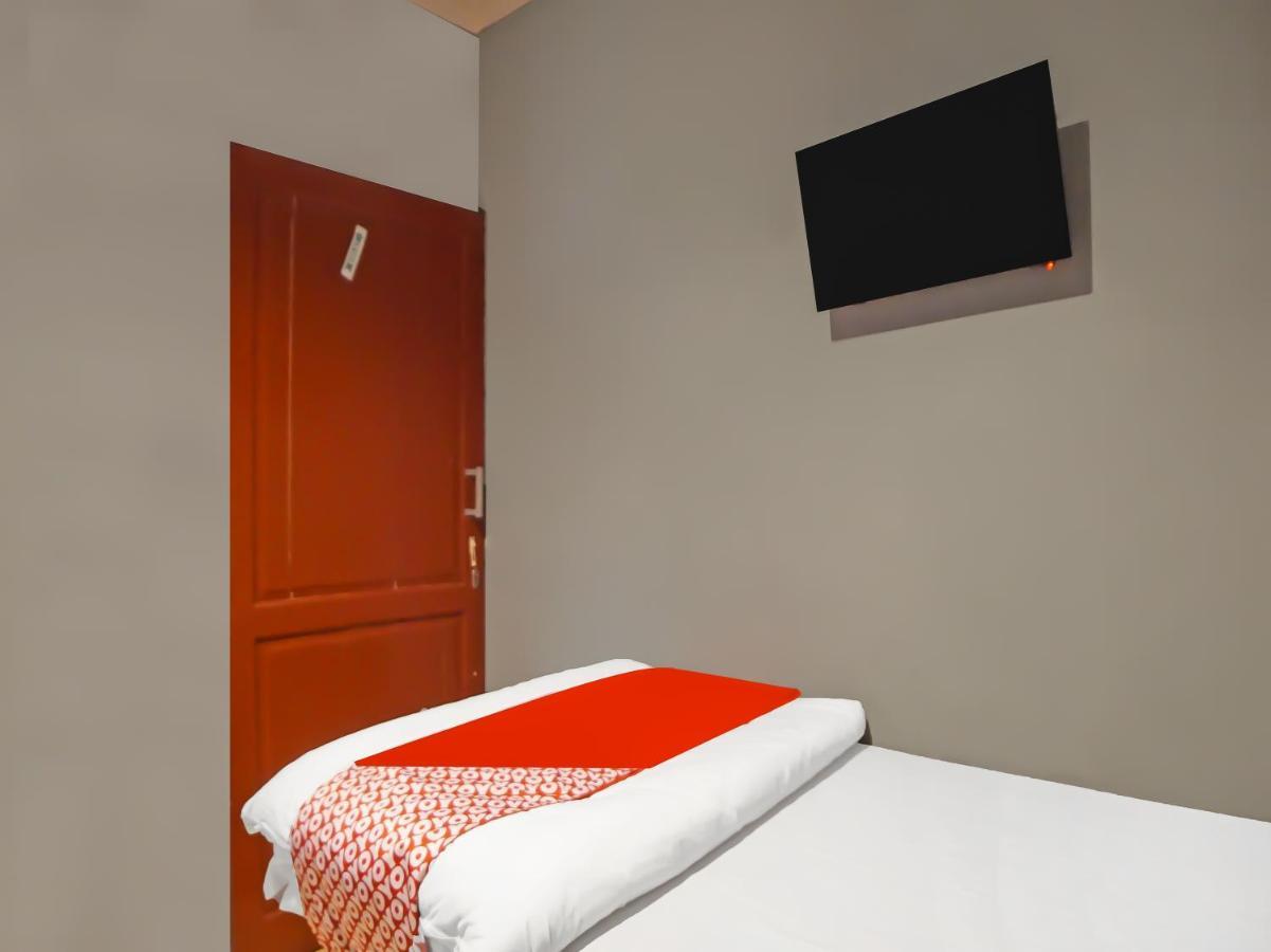 โอโย 990 สเตเดียน เรสซิเดนซ์ ชาเรียะห์ Hotel เมดาน ภายนอก รูปภาพ