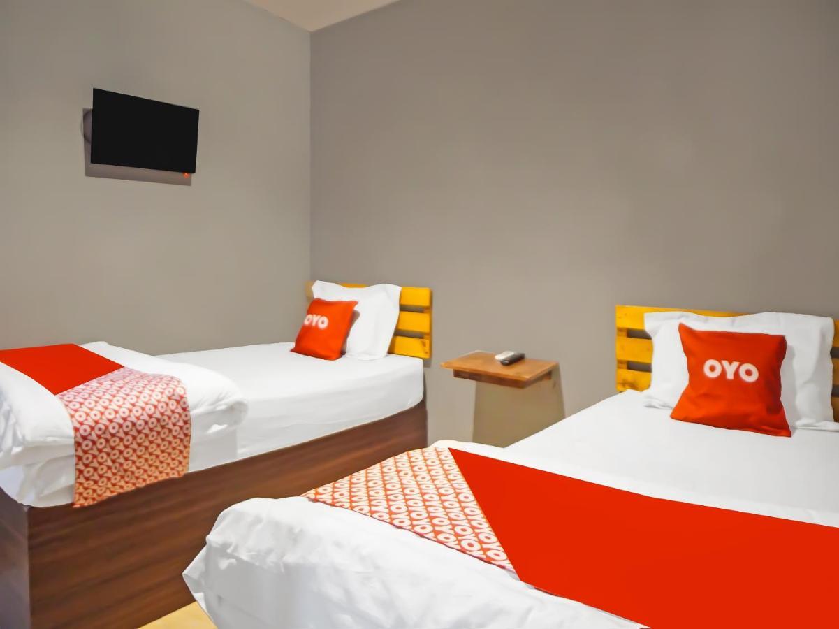โอโย 990 สเตเดียน เรสซิเดนซ์ ชาเรียะห์ Hotel เมดาน ภายนอก รูปภาพ