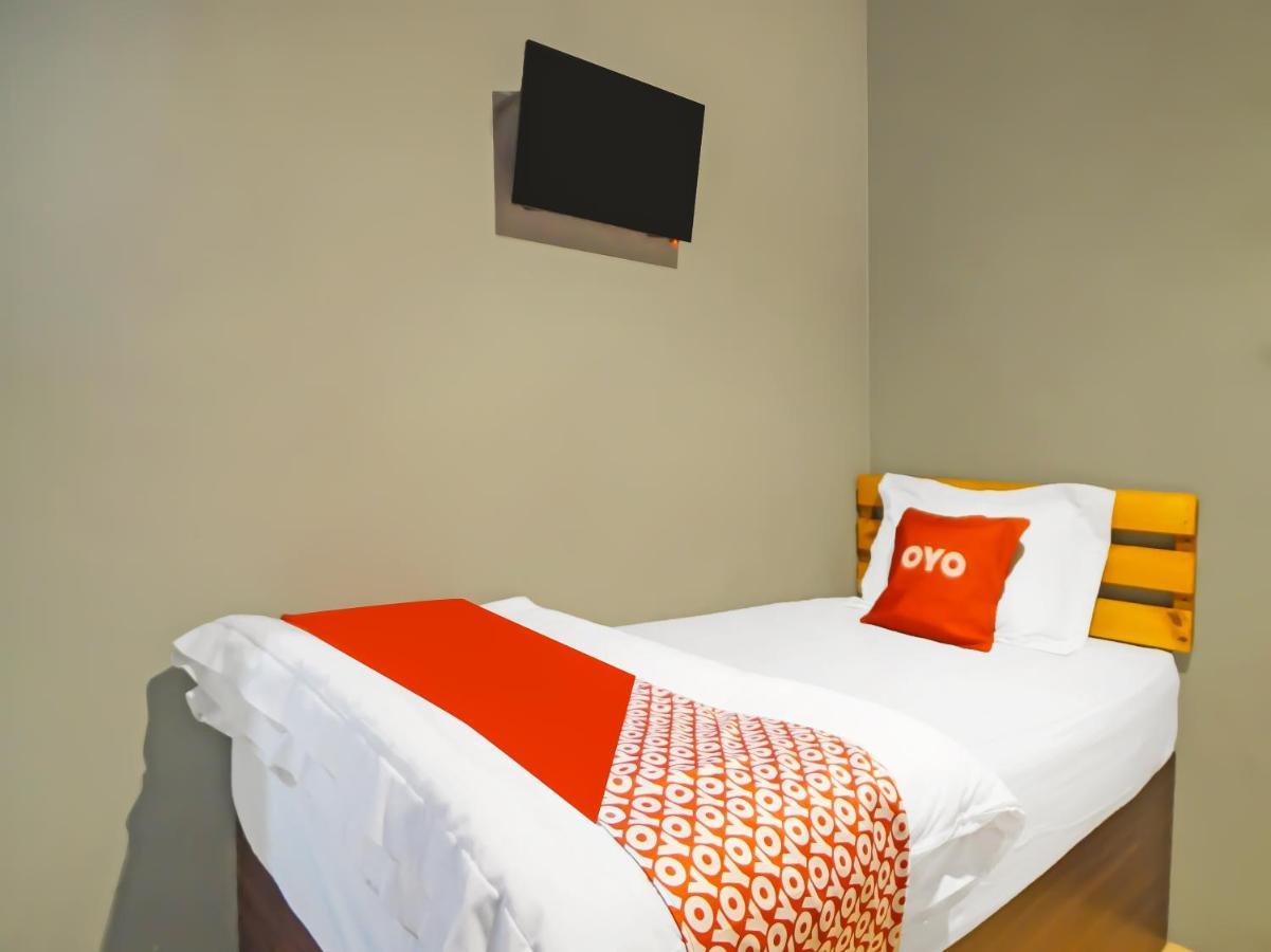 โอโย 990 สเตเดียน เรสซิเดนซ์ ชาเรียะห์ Hotel เมดาน ภายนอก รูปภาพ