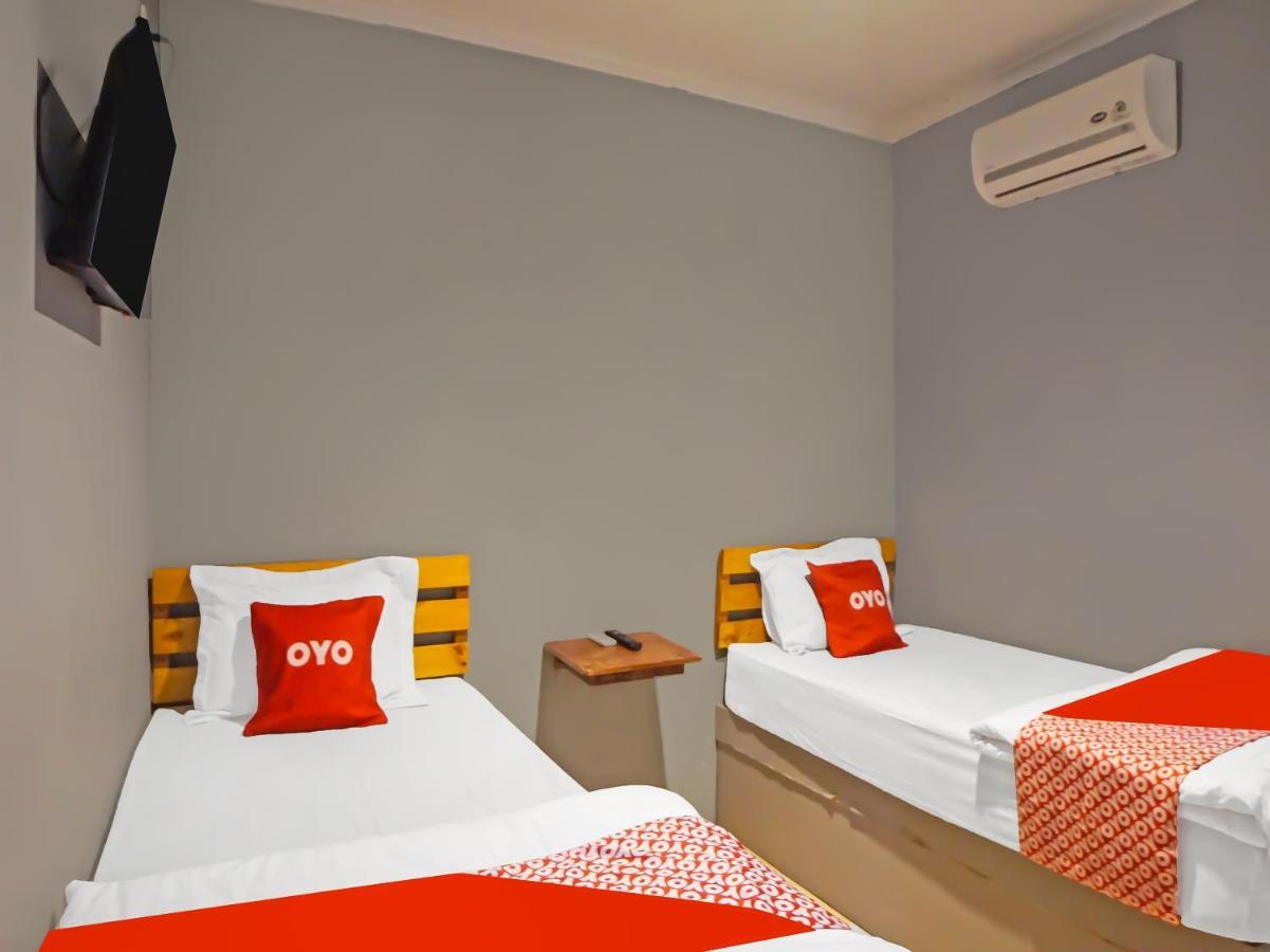 โอโย 990 สเตเดียน เรสซิเดนซ์ ชาเรียะห์ Hotel เมดาน ภายนอก รูปภาพ